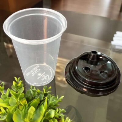 Transparent Round 250ML Plastic Glass with Shipper Lids – Leak-proof & Microwave Safe!
